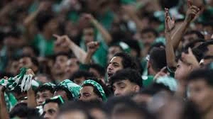 جماهير الأهلي تثير ثورة غضب وتطرد المدير الرياضي من مقره