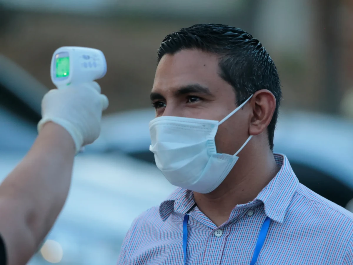 أصداء جدل كورونا تعود للواجهة: البيت الأبيض يواجه اتهامات بالتستر على فرضية المختبر