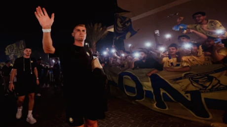 حشود جماهيرية تستقبل رونالدو في جدة استعداداً لكلاسيكو النصر والاتحاد المرتقب