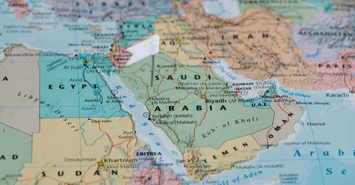رئيس الإمارات يلتقي ملك البحرين بحضور نائب الرئيس محمد بن راشد