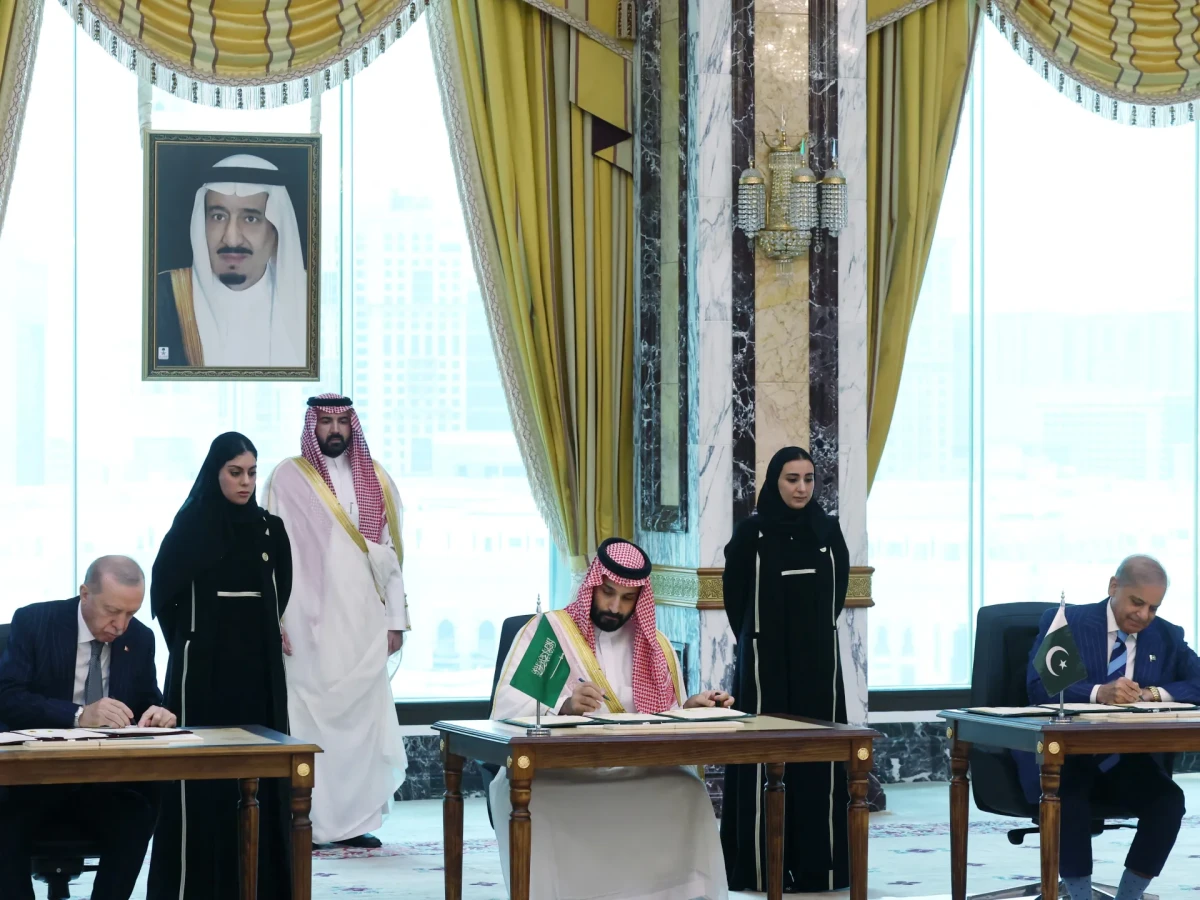 تحالف الرياض وأنقرة وإسلام آباد.. هل يمثل النواة الصلبة لنظام إقليمي إسلامي جديد؟