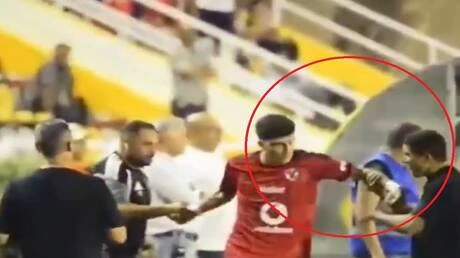 الحسين عموتة يُفاجئ الجميع باعتدائه على لاعب الأهلي المصري.. تفاصيل صادمة تثير عاصفة من الجدل