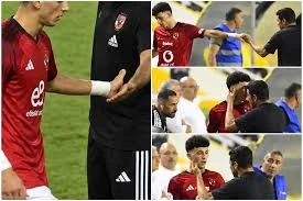 ماذا قال الحسين عموتة للاعب علي محمود بعد واقعة الدفع؟ كواليس تشعل الترند