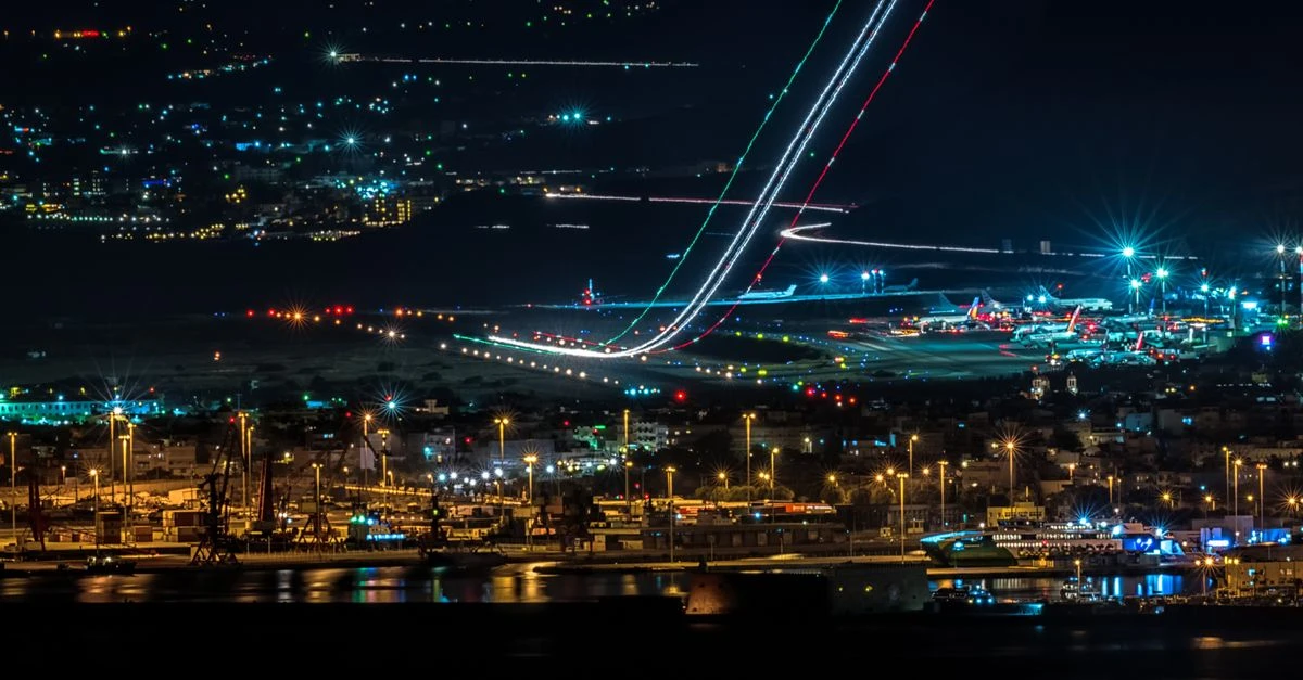 دوي قوي قرب مطار عدن.. ما حقيقة الانفجار وما مصدره؟