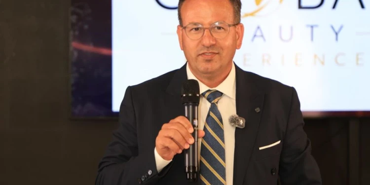 يطوّر كريمات الشدّ.. ويرفض تسويق كريمات الصدر والأرداف